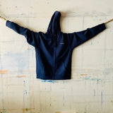 dé La felpa con la zip.